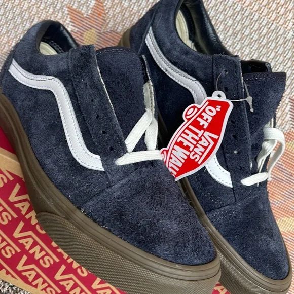 Vans Men’s Old Skool
Hairy Suede Dark Navy
VN0005UADNV
Sneakers - Picture 9 of 16